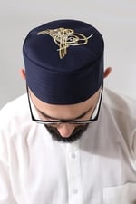 Lacivert Kapitone Osmanlı Tuğrası Nakışlı Kalıp Namaz Takkesi