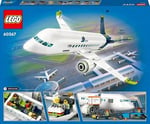 LEGO City Yolcu Uçağı 60367 - Yaş ve Üzeri Çocuklar ve Uçak Meraklıları için Yaratıcı Oyuncak Yapım Seti (930 Parça)