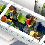LEGO City Yolcu Uçağı 60367 - Yaş ve Üzeri Çocuklar ve Uçak Meraklıları için Yaratıcı Oyuncak Yapım Seti (930 Parça)