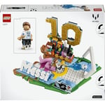 LEGO Editions Lionel Messi – Unutulmaz Futbol Anları 43011 | 10 Yaş ve Üzeri Çocuklar için Minifigür ve Koleksiyonluk Levha İçeren Oyuncak Yapım Seti, Hediye Fikri (500 Parça)
