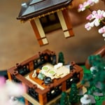 LEGO Icons Huzurlu Bahçe 10315 - Yetişkinler için Evde veya Ofiste Kullanabilecekleri Yaratıcı Yapım ve Sergileme Seti (1363 Parça)