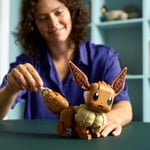 LEGO Pokémon Eevee 72151 - Yetişkin Kadınlar ve Erkekler için Otantik Detaylar İçeren Duruşu Ayarlanabilir Dekoratif Koleksiyonluk Model Yapım Seti, Yetişkinlere Yaratıcı Hediye Fikri (587 Parça)
