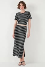 Lela Çizgili Slim Fit Bisiklet Yaka Yırtmaçlı Midi Boy Etekli Crop Takım Bayan TAKIM 5866132 - Bedenler: S, M, L, XL