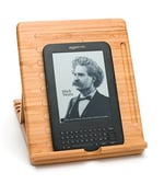 Lipper International 1887 iPad, Samsung, Nexus, Nintendo Switch ve Diğer Tabletler için Bambu Ahşap Genişletilebilir Stand