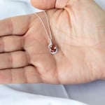 Madam Matmazel 925 Ayar Gümüş Minimal Oval Zultanit Kadın Kolye, Kübik Zirkonlu Kıvrımlı Çerçeve, Renk Değiştiren