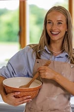 Mason Cash Home to Roost Karıştırma Kasesi | Kabartmalı Tavuk ve Horoz Tasarımlı 24cm Toprak Kap | Hamur, Pasta ve Kek Karıştırma için Klasik Fırın Malzemeleri | Bulaşık Makinesi ve Dondurucuda