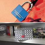 Master Lock Anahtarlı Asma Kilit Masif Alüminyum Vinil Kaplamalı, Mavi, Sarı, Kırmızı, 5,2 cm x 3 cm x 1,6 cm