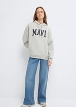 Mavi Logo Baskılı Kapüşonlu Gri Sweatshirt 1600361-34322