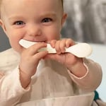 Meleni Baby 4'lü Silikon Beslenme Seti - Silikon Mama Önlüğü Kulplu Bardak Vakum Tabanlı Tabak Mama Kaşığı Krem