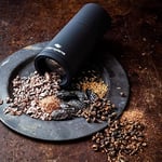 Microplane baharat değirmeni, siyah muskat cevizi, tarçın, tonka fasulyesi, uzun biber ve diğer kurutulmuş baharatlar için