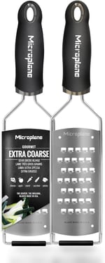 Microplane mutfak rendesi çok kaba patates, kabak, havuç, elma, lahana ve peynir için paslanmaz çelik bıçaklı, siyah renkte, ABD'de üretilmiştir