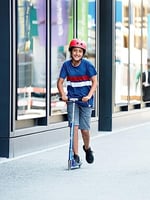 Mikro Kickboard- Sprite LED - 2 Tekerlekli Tekme Scooter Yaş 8+, Katlanır, Hafif, Hareketle Aktive Edilen Işıklı Tekerlekli Taşınabilir Scooter