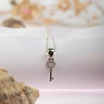 MM Madam&Matmazel Kadın Modası Madam Matmazel Zirkon Taşlı Minimal Anahtar Kolye | 925 Ayar Gerçek Gümüş