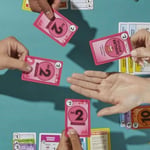 Monopoly Deal Kart Oyunu | Hızlı Oynanan Kart Oyunu | Aileler ve Çocuklar İçin Eğlenceli Oyun | 8 Yaş ve Üzeri | 2-5 Oyuncu | 15 Dakika | Seyahat Oyunu | Türkçe Versiyon
