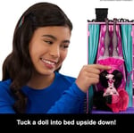 Monster High Buh-tique Hotel oyuncak bebek evi, katlanabilir oyun seti, her odada korkutucu sürprizler ve mobilya ve aksesuarlar dahil 13'ten fazla oyun parçası, JBF16