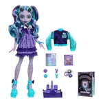 Monster High Kolej ceketi, yıllık, kutu oyunu ve kurabiyelerle oyun kulübü temalı Gizemli Yıllık Twyla bebek ve aksesuar seti, HXW31