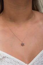 NEREZE 925 Ayar Gümüş Kırmızı Taşlı Lotus Kamelya Çiçeği Kolye