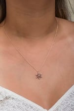 NEREZE 925 Ayar Gümüş Kırmızı Taşlı Lotus Kamelya Çiçeği Kolye