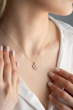 NEREZE 925 Ayar Gümüş Pembe Zirkon Taşlı Dört Yapraklı Şans Yonca Kolye
