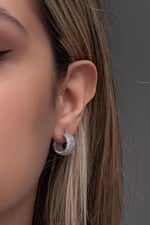 NEREZE 925 Ayar Gümüş Rodyum 5 Sıra Beyaz Taşlı Yarım Tur Küpe