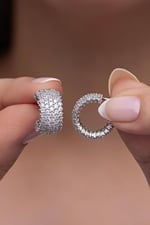 NEREZE 925 Ayar Gümüş Rodyum 5 Sıra Beyaz Taşlı Yarım Tur Küpe