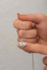 NEREZE 925 Ayar Gümüş Rodyumlu İncili İstiridye Kolye