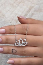 NEREZE 925 Ayar Gümüş Rodyumlu Lotus Çiçeği Kolye