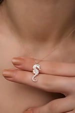 NEREZE 925 Ayar Gümüş Rose Zirkon Taşlı Deniz Atı Kolye