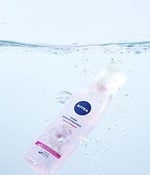 NIVEA Yatıştırıcı Kuru Ciltler, Yüz Temizleme, Saf Su ve Badem Yağı Tonik (200 ml)
