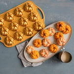 Nordic Ware 95377 Bundtlette Pan 75. Yıl Dönümü Örgülü Bundt Bites, Altın, 3,5