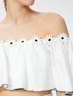 Omzu Açık Volanlı Crop Bluz