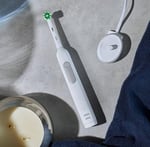 Oral-B CrossAction Elektrikli Diş Fırçası Yedek Fırça Başlıkları Dolum, 2 ct (Ambalaj değişebilir)