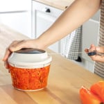 Orret Home 700 ml 3 Bıçaklı İpli Rondo – Çekmeli Doğrayıcı, Hızlı ve Pratik Sebze Doğrama, Paslanmaz Çelik Bıçaklı, Ergonomik ve Kolay Kullanım PP Plastik
