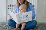 Pearhead Hello Baby Fotoğraf Albümü, Yeni ve Bekleyen Ebeveynler için Bebek Kitabı Hatırası, Cinsiyetsiz Bebek Aksesuarı, 200 Fotoğraf Tutar, Siyah ve Altın Puantiyeli