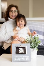 Pearhead Sonogram Fotoğraf Çerçevesi Büyükanne ve Büyükbaba için Bebek Hatıra Resim Çerçevesi, Hamilelik Duyurusu, Bebeğin İlk Noel Hediyeleri, Tatil Hediyeleri, Bebek Tatil Hediyeleri, Gri