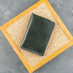 PELLE CRAFT EL YAPIMI MİNİMAL DİKEY KARTLIK YEŞİL-SİYAH