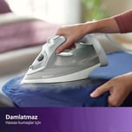 PHILIPS 5000 Serisi Buharlı Ütü – 2400W, 40g/dk Sürekli Buhar, 160g Şok, SteamGlide Plus Taban, Dahili Kireç Temizleme, Damlatmaz Sistem, Dikey Kullanım Özelliği (DST5010/10)