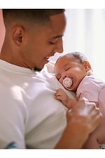 Philips Avent Ultra Hava Emziği Ortodontik ve BPA, Ekstra Havalandırma Delikleri 0-6 Ay (Kız Tasarımı) 2'li Paket