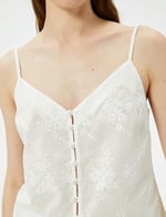 Pijama Üstü İnce Askılı V Yaka İşlemeli Düğmeli