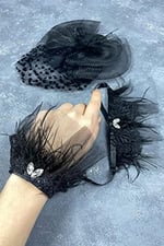 Puantiyeli Siyah Nikah Kepi Ve Savin Taşlı Tüylü Çift Bilek Gelin Aksesuarı