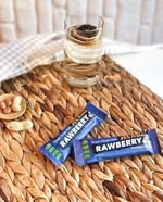 RAWBERRY%25 Protein Bar, Sağlıklı Atıştırmalık, Yer Fıstıklı ve Ham Kakaolu, İlave Şekersiz, Vegan, Glutensiz, Kuruyemiş ve Kuru Meyveli Bar (Kutuda 15 Adet))