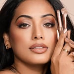 REAL TECHNIQUES Yeni Nudes Daily Swipe Göz Seti, Göz Farı, Liner, Brows, Makyaj Bant, Doğal veya Dumanlı Makyaj Görünümü için, sentetik parıltılar, zulüm içermeyen ve vegan, 7 parça set