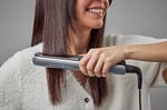 Remington S8598 Keratin Protect Akıllı Saç Düzleştirici, Saç Hasarına Karşı 3 Kat Daha Fazla Koruma için Patentli Isı Koruma Sensörü, Dijital Ekran, 160-230°C