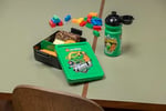 Room Copenhagen Lego Yemek Seti - NINJAGO Tasarım, Eğlenceli ve Fonksiyonel 390 ml Şişe ve Öğle Yemeği Kutusu, Çocuklar ve Yetişkinler için, Bulaşık Makinesinde Yıkanabilir, Yolda Yemekler İçin, Yeşil