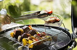RÖSLE Barbekü Şiş Tutucu 6'lı Set 25072-6 şiş ve bir raf seti, Paslanmaz Çelik, Şişler Döndürülebilir, 4 Konumda Her Yönden Izgara, Her şişin uzunluğu 33 cm