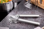 Rösle Sarımsak Presi 12895 - Paslanmaz Çelik 20 cm, Profesyonel Kalitede Zencefil ve Sarımsak Presi, Katlanır Süzgeçli, Bulaşık Makinesinde Yıkanabilir