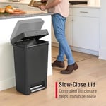 Rubbermaid Kapaklı Mutfak Çöp Kovası, 13 Galon, Siyah, Ev/Mutfak/Daire/Garaj için Çöp Kovası - Seçenekler: Adım, Premium Adım, YENİ Premium Adım Açma, Yeni Adım
