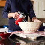 Russell Hobbs El mikseri [el mikseri] Retro kırmızı (4 hız kademesi + Turbo, daha iyi karıştırma için cam elyaf takviyeli naylondan 2 Helix çırpma teli + 2 yoğurma kancası, BPA içermez) el mikseri