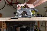 RYOBI 18 V ONE+ Akülü Daire Testere R18CS-0 (Delik Çapı 16 mm, Kesme Derinliği 52 mm'ye kadar, Rölanti Devri 4700 dev/dak, Aletsiz, Derinlik/Eğim Ayarı, Testere Bıçağı Dahil, Akü ve Şarj Cihazı Dahil