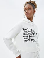 Şardonlu Kapüşonlu Sweatshirt Slogan Baskılı Asimetrik Kesim